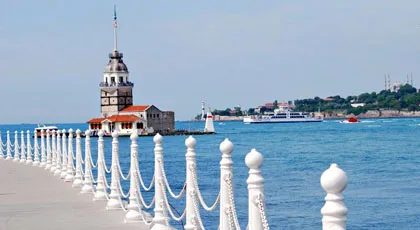 Maiden's Tower on its islet off Üsküdar