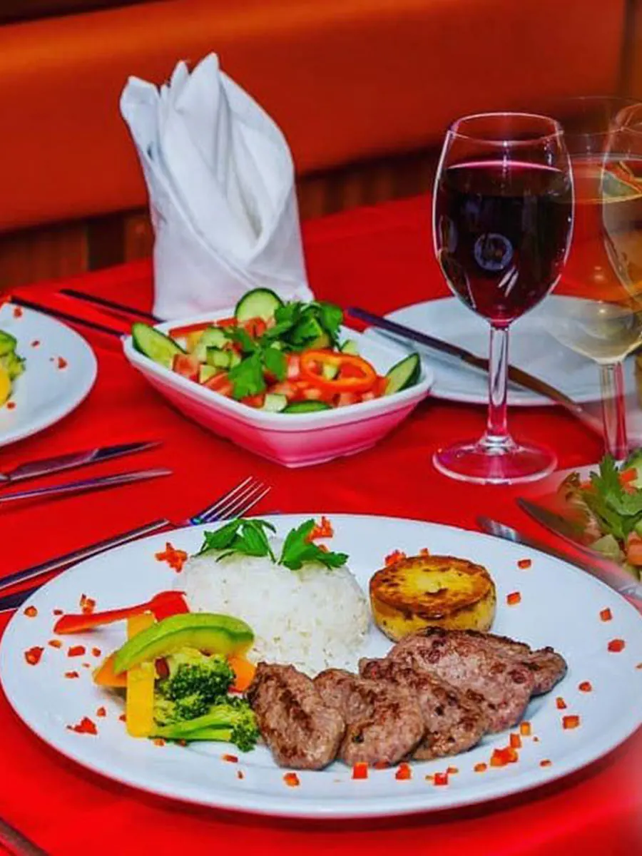 Main course on the dinner cruise