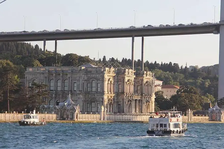 Beylerbeyi Palace under the Bosphorus Bridge