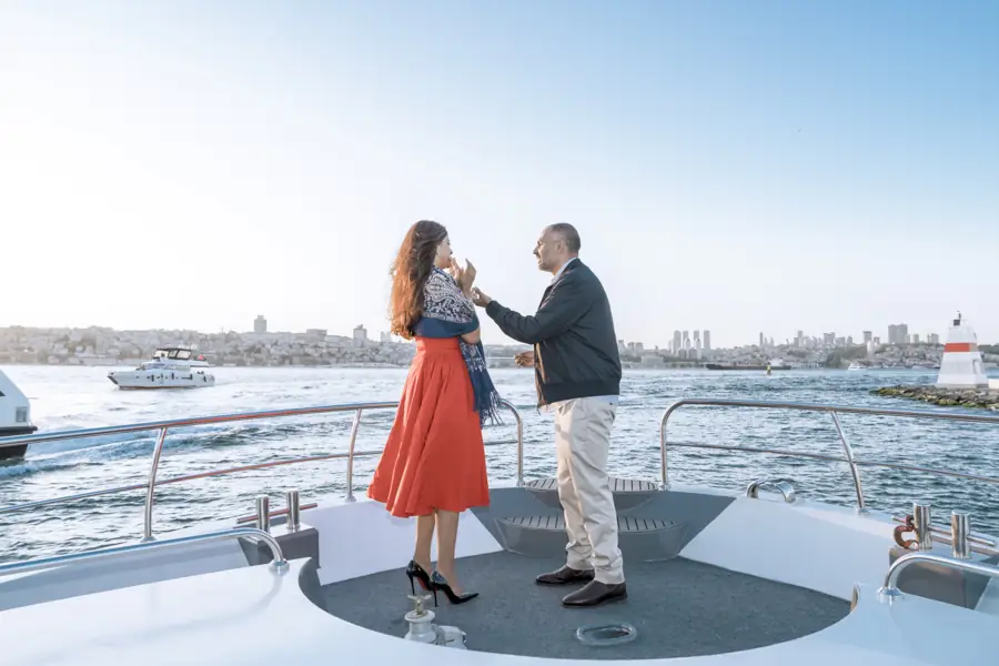 Marriage proposal on a yacht in Istanbul