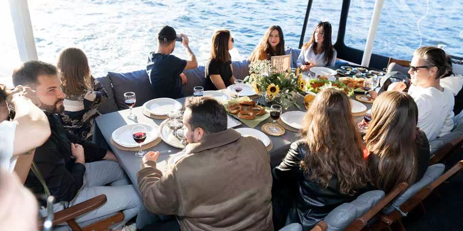 Bosphorus Breakfast Cruise – Morning Istanbul Yacht Tour