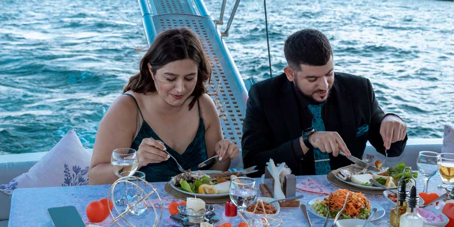 Istanbul Bosphorus Lunch Cruise – Scenic Istanbul Yacht Tour