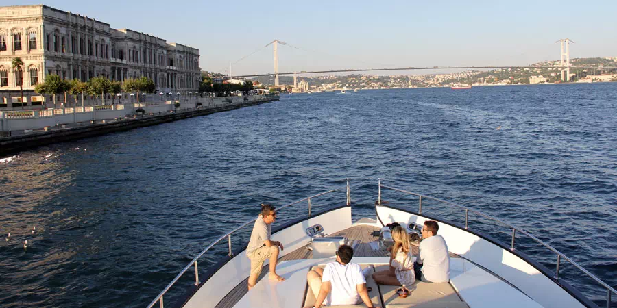 Bosphorus Cruise Istanbul and Dolmabahce Palace Tour