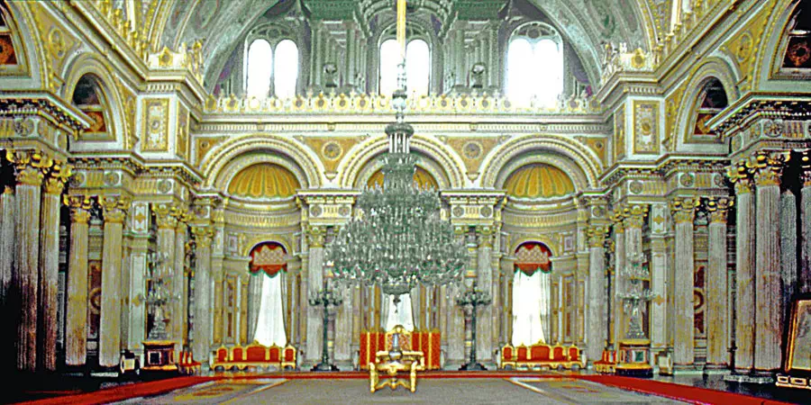 Visita al palacio de Dolmabahce y crucero por el Bósforo