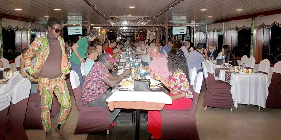 Crucero con cena por el Bósforo