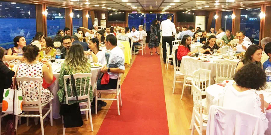 Crucero con almuerzo por el Bósforo