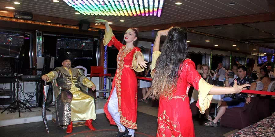 Crucero con cena por el Bósforo