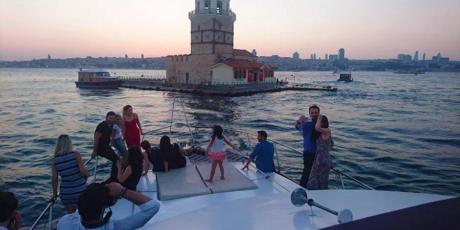 Crucero con cena por el Bósforo de Estambul con yate privado