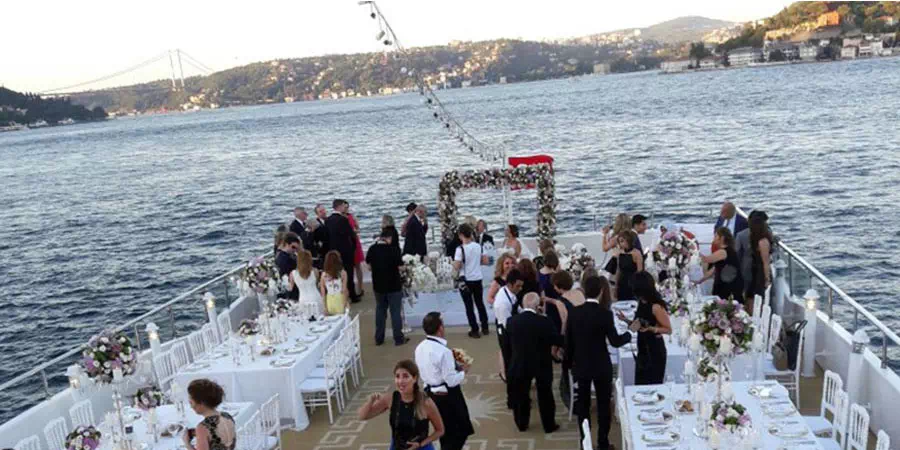 Exclusiva boda en yate en Estambul