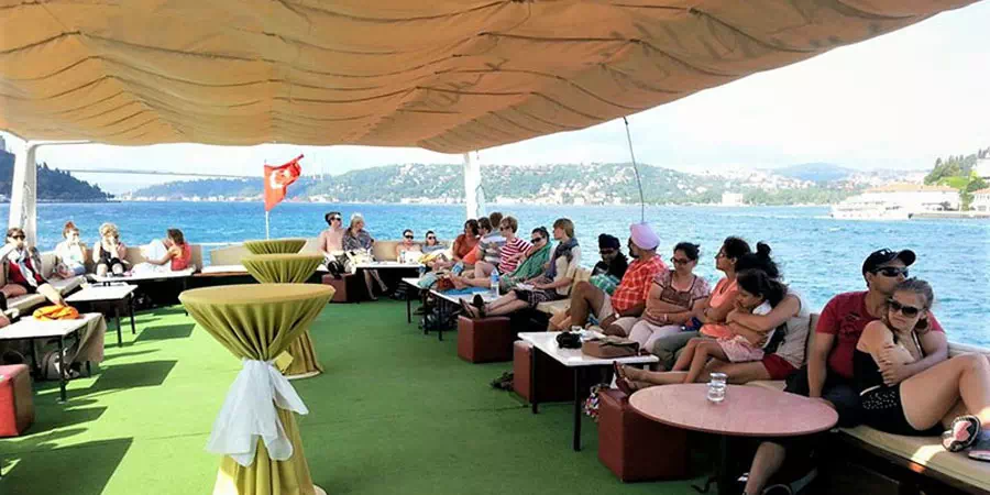 Crucero en Bosforo de Estambul