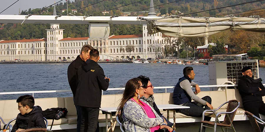 Crucero en Bosforo de Estambul