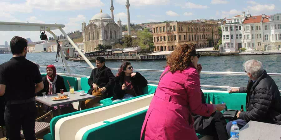 Crucero en Bosforo de Estambul