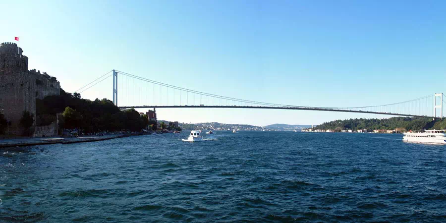 Crucero en Bosforo de Estambul