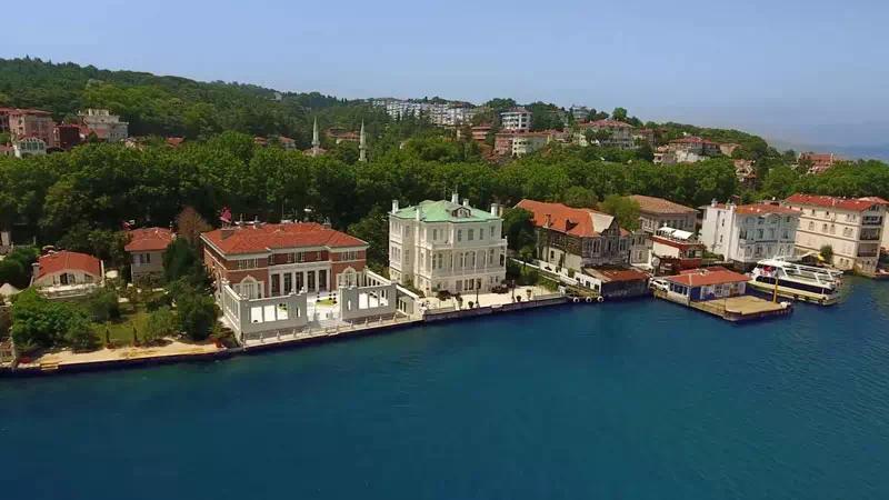 Mansions and palaces on the Bosphorus