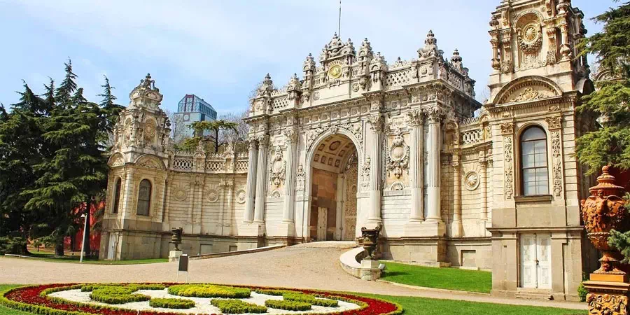 Bosphorus Cruise Istanbul and Dolmabahce Palace Tour