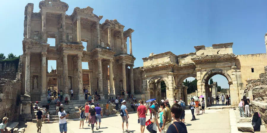 Magnesian Gate Ephesus, Magnesian Gate in Ephesus