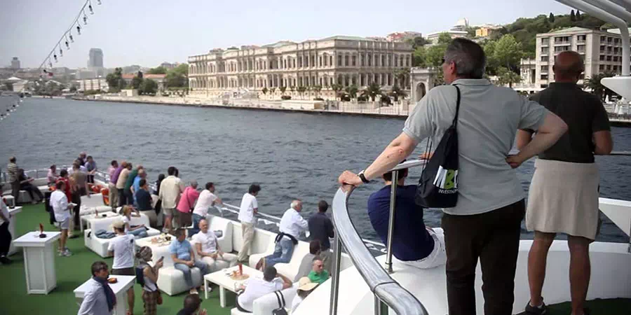 Crucero por el Bósforo de Estambul y el mar Negro con almuerzo