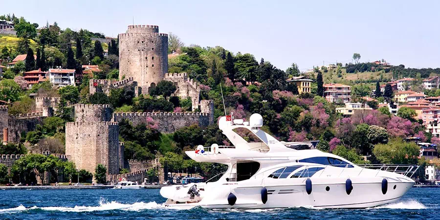 Crucero turístico privado por el Bósforo con yate