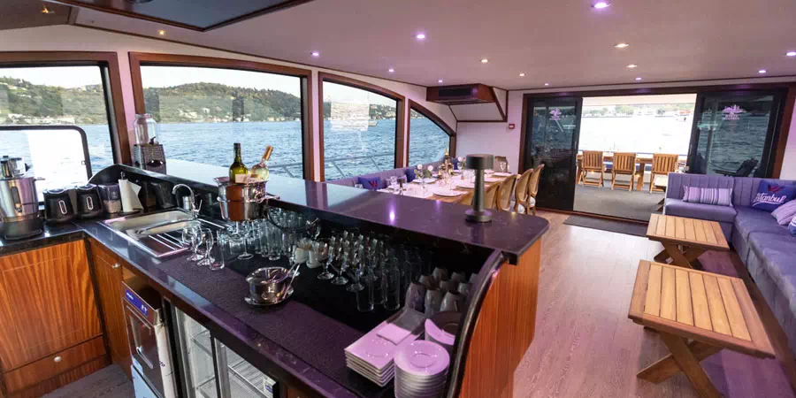 VIP Yacht Cruise Istanbul – Luxury Private Bosphorus Experience