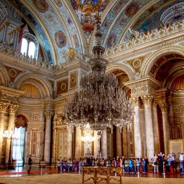 Visit the palace of the Ottoman sultans, Dolmabahçe Palace